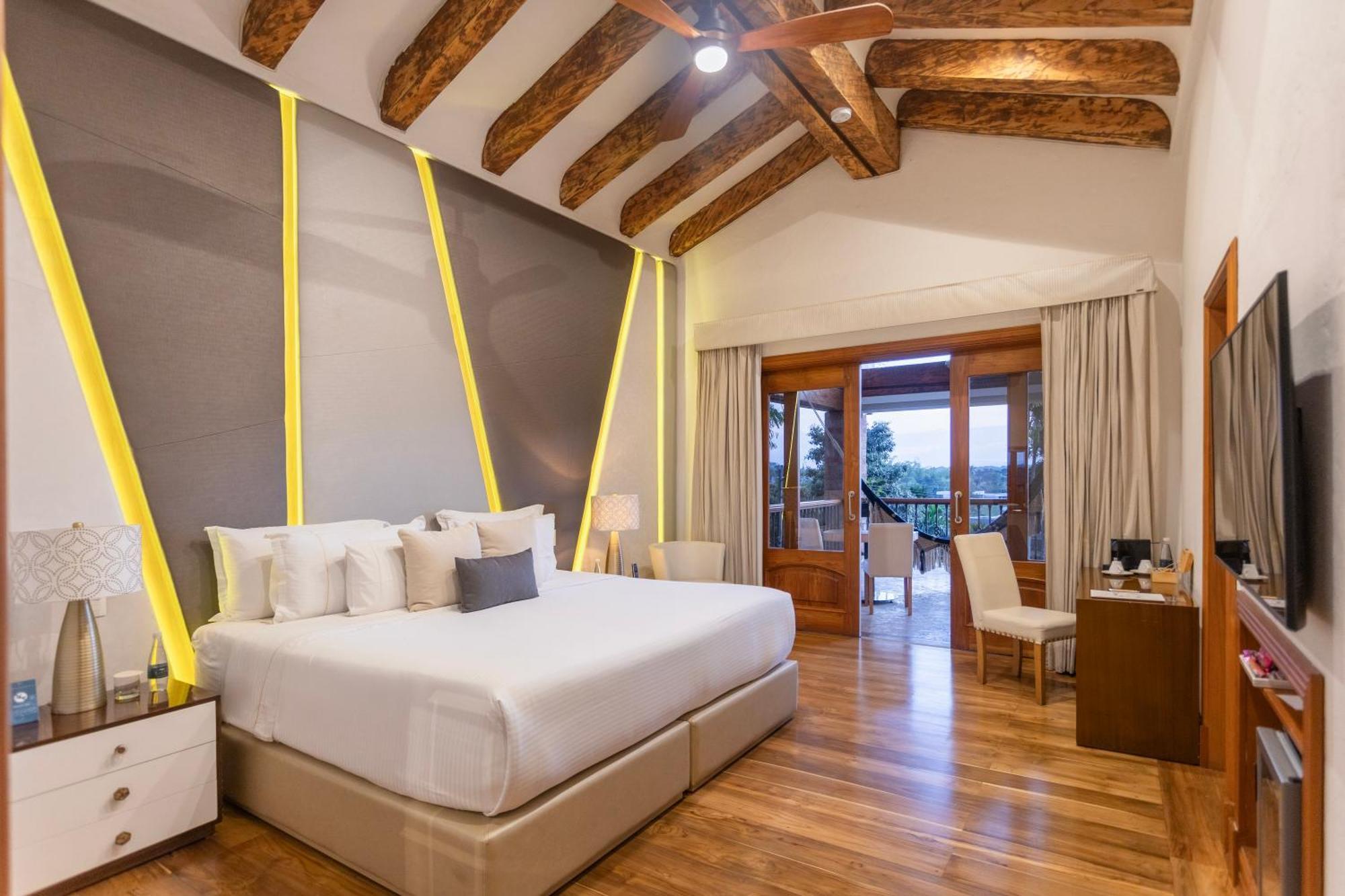 Visus Boutique & San Felipe